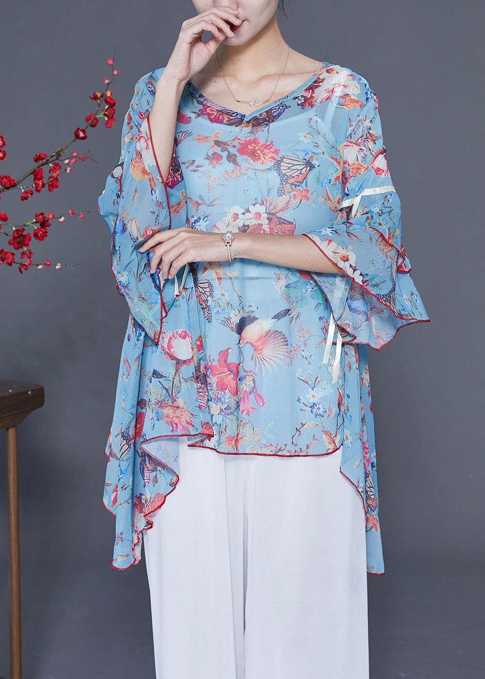 Well Tailored Top with a Graceful Silhouette