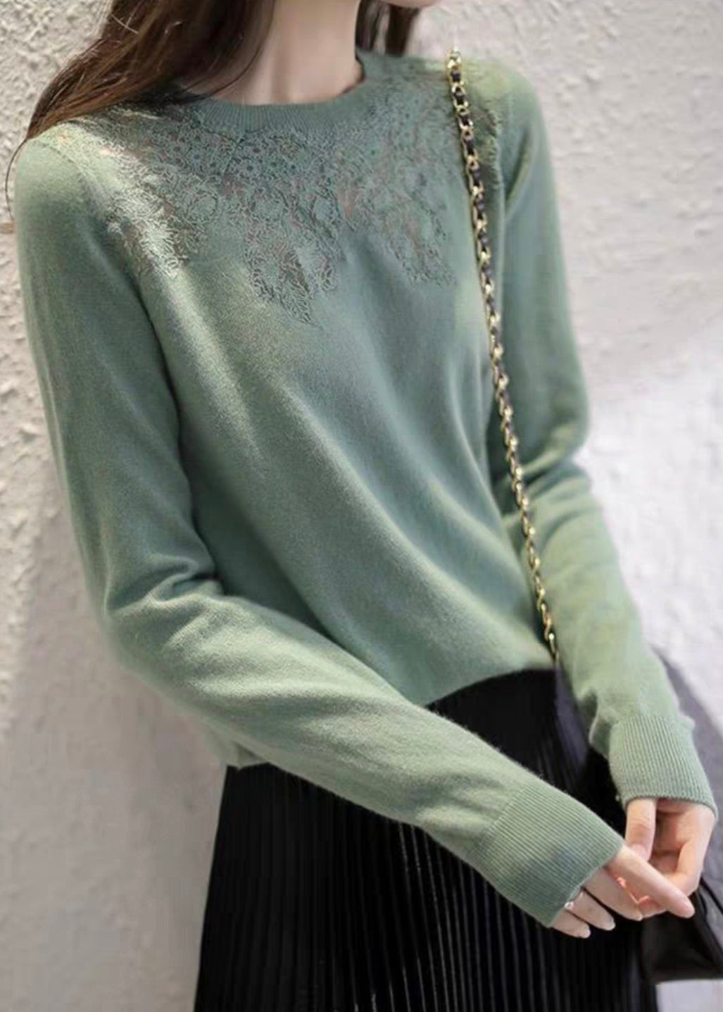 Well Tailored Top with a Graceful Silhouette