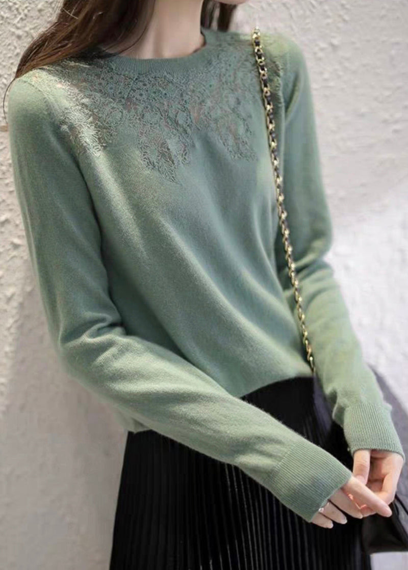 Well Tailored Top with a Graceful Silhouette