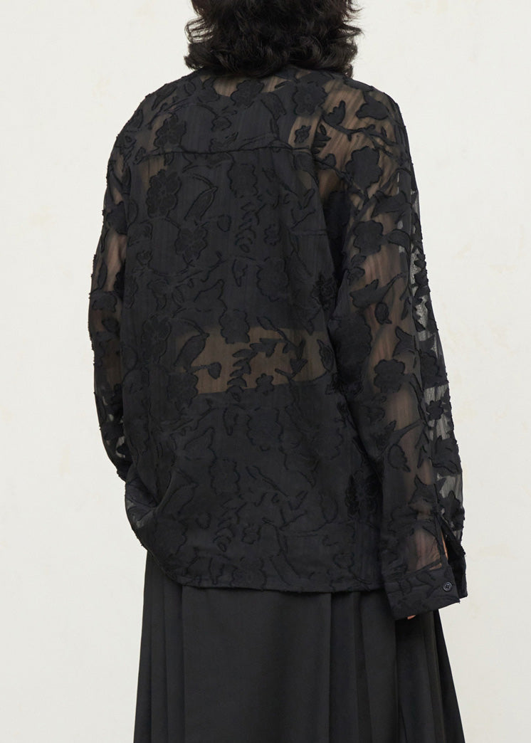 Well Tailored Top with a Graceful Silhouette