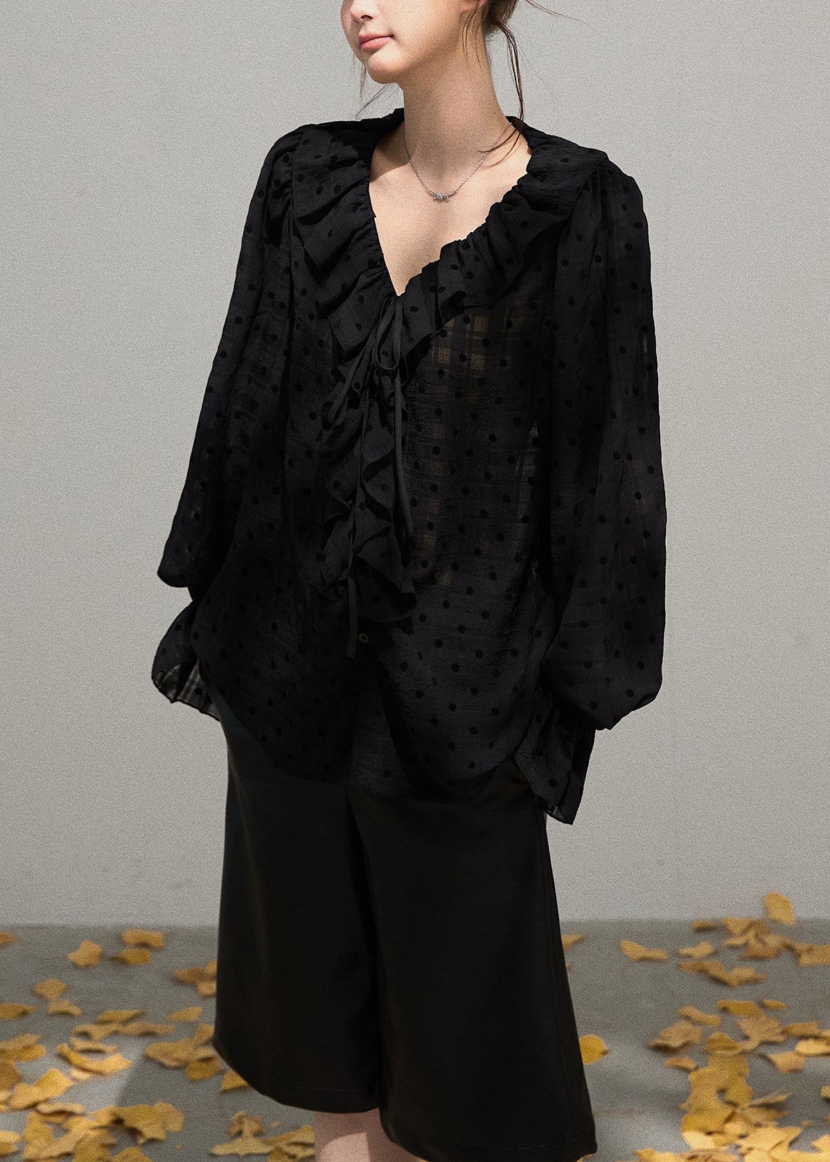 Effortlessly Elegant Blouse with a Timeless Design