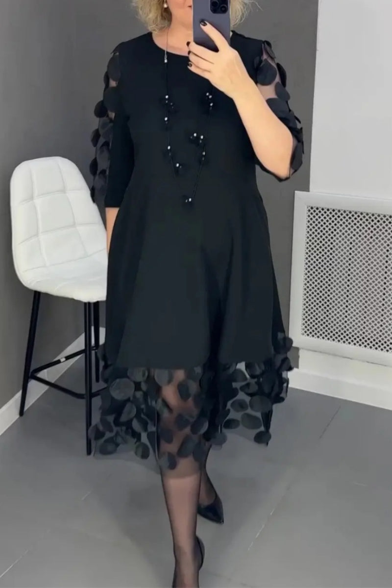 Beautifully Finished Dress in a Timeless Design