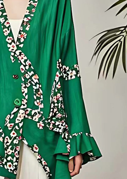 Well Tailored Coat with a Graceful Silhouette