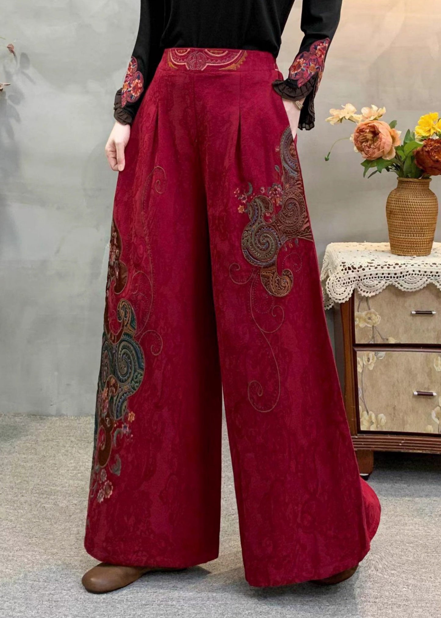 Well Tailored Pants with a Graceful Silhouette