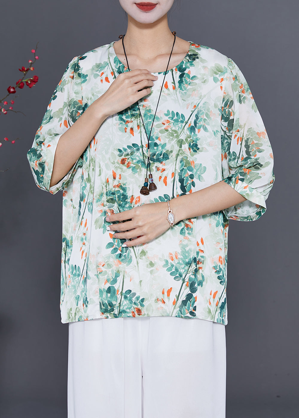 Well Tailored Blouse with a Graceful Silhouette