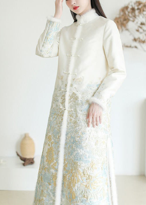 Beautifully Finished Coat in a Timeless Design