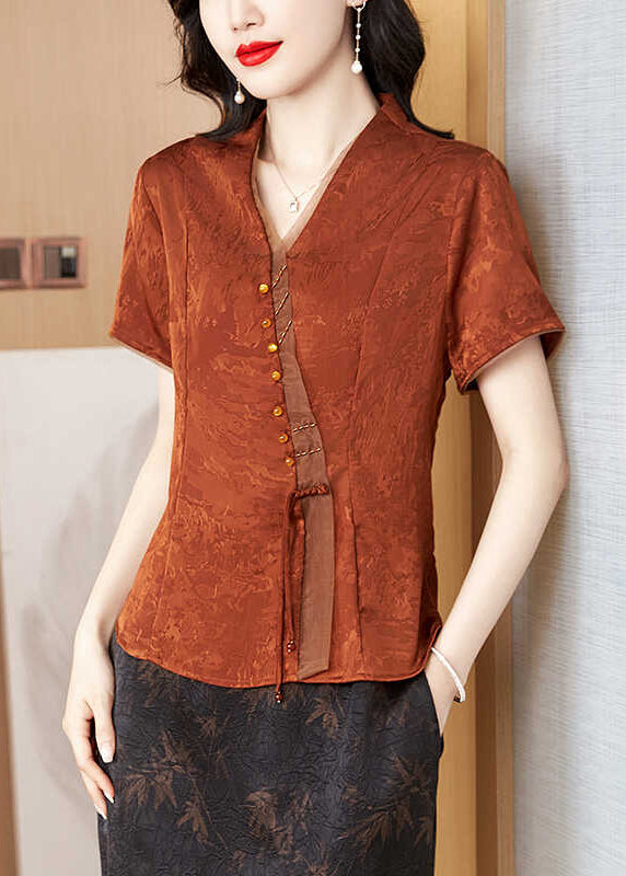 Well Tailored Blouse with a Graceful Silhouette