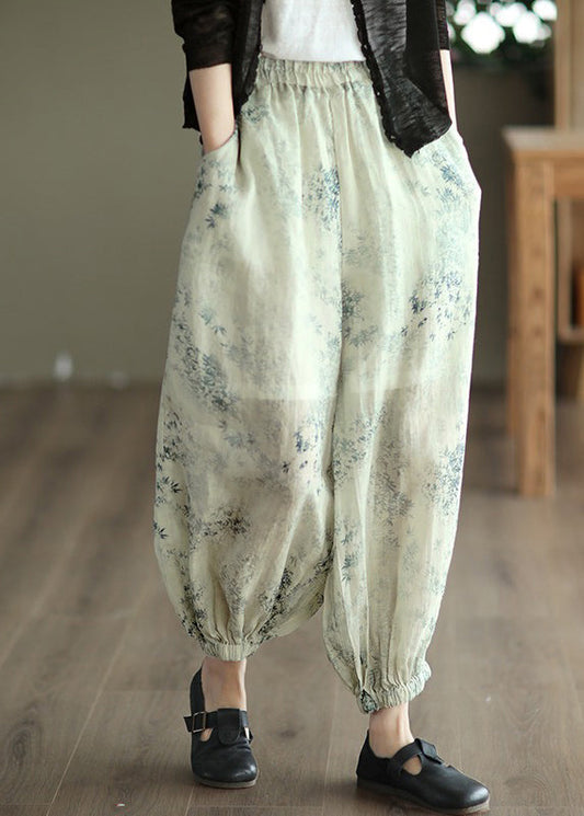 Effortlessly Elegant Pants with a Timeless Design