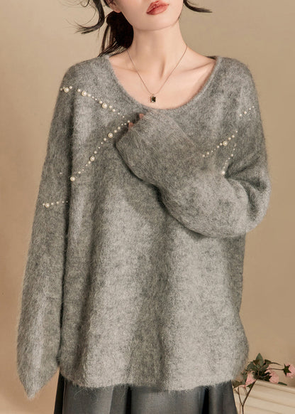 Effortlessly Elegant Sweater with a Timeless Design