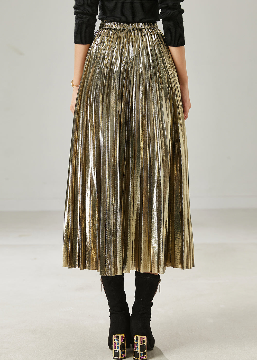 Effortlessly Elegant Garment with a Timeless Design