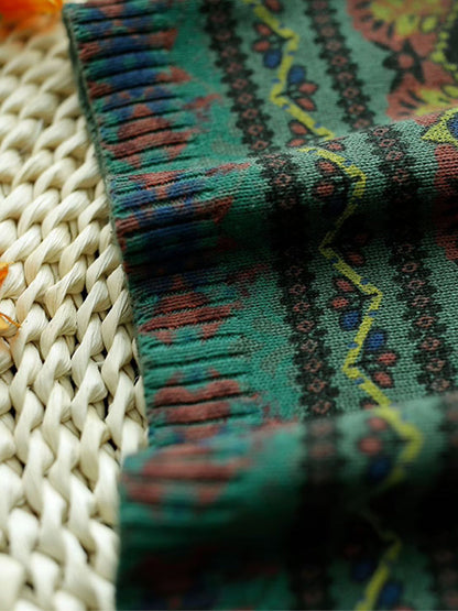 Classic Vintage Sweater with a Flattering Fit