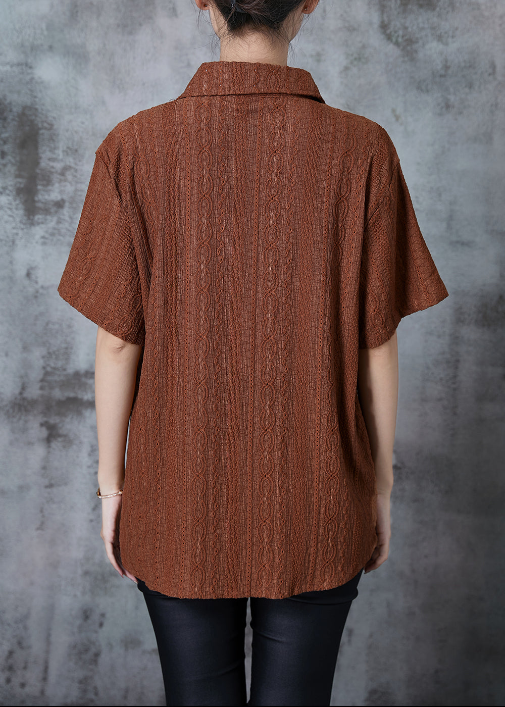 Effortlessly Elegant Shirt with a Timeless Design
