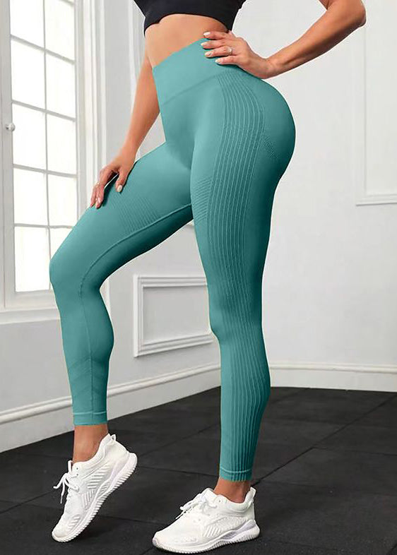 Well Tailored Pants with a Graceful Silhouette
