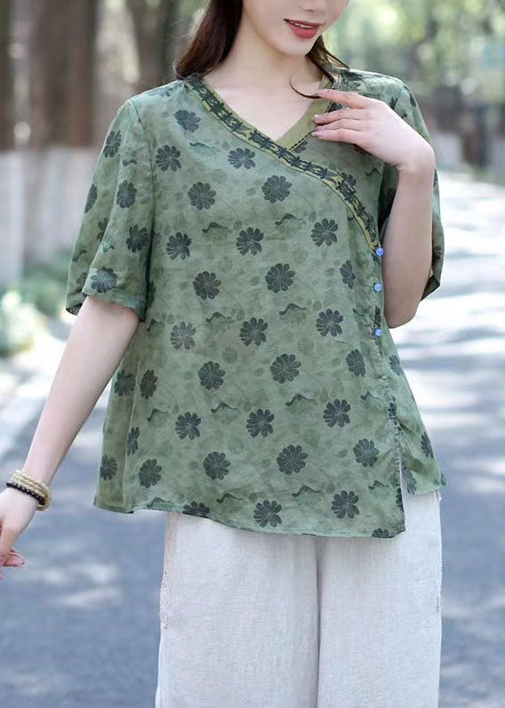 Classic Vintage Shirt with a Flattering Fit