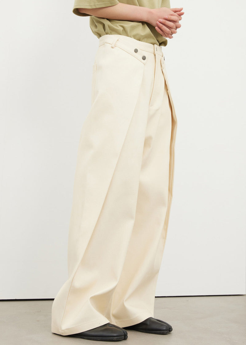 Elegantly Styled Pants for Everyday Wear