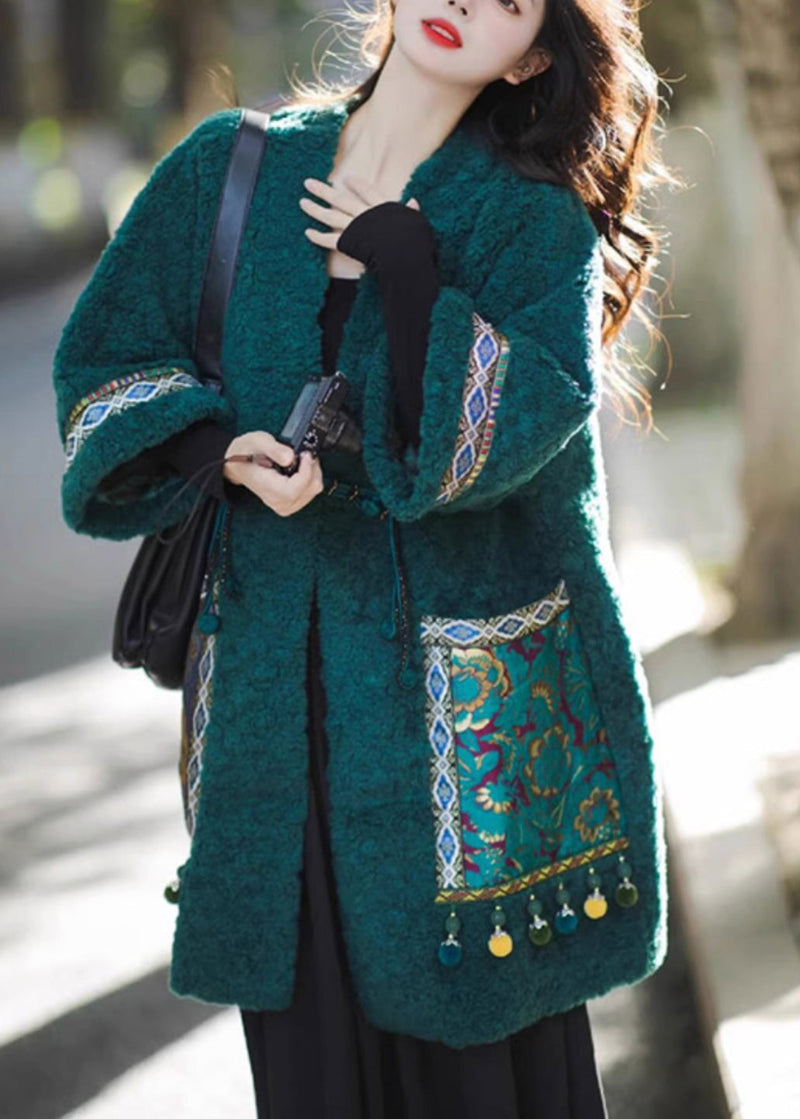 Well Tailored Coat with a Graceful Silhouette