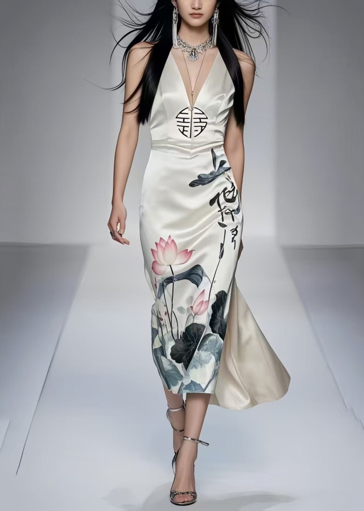 Effortlessly Elegant Dress with a Timeless Design