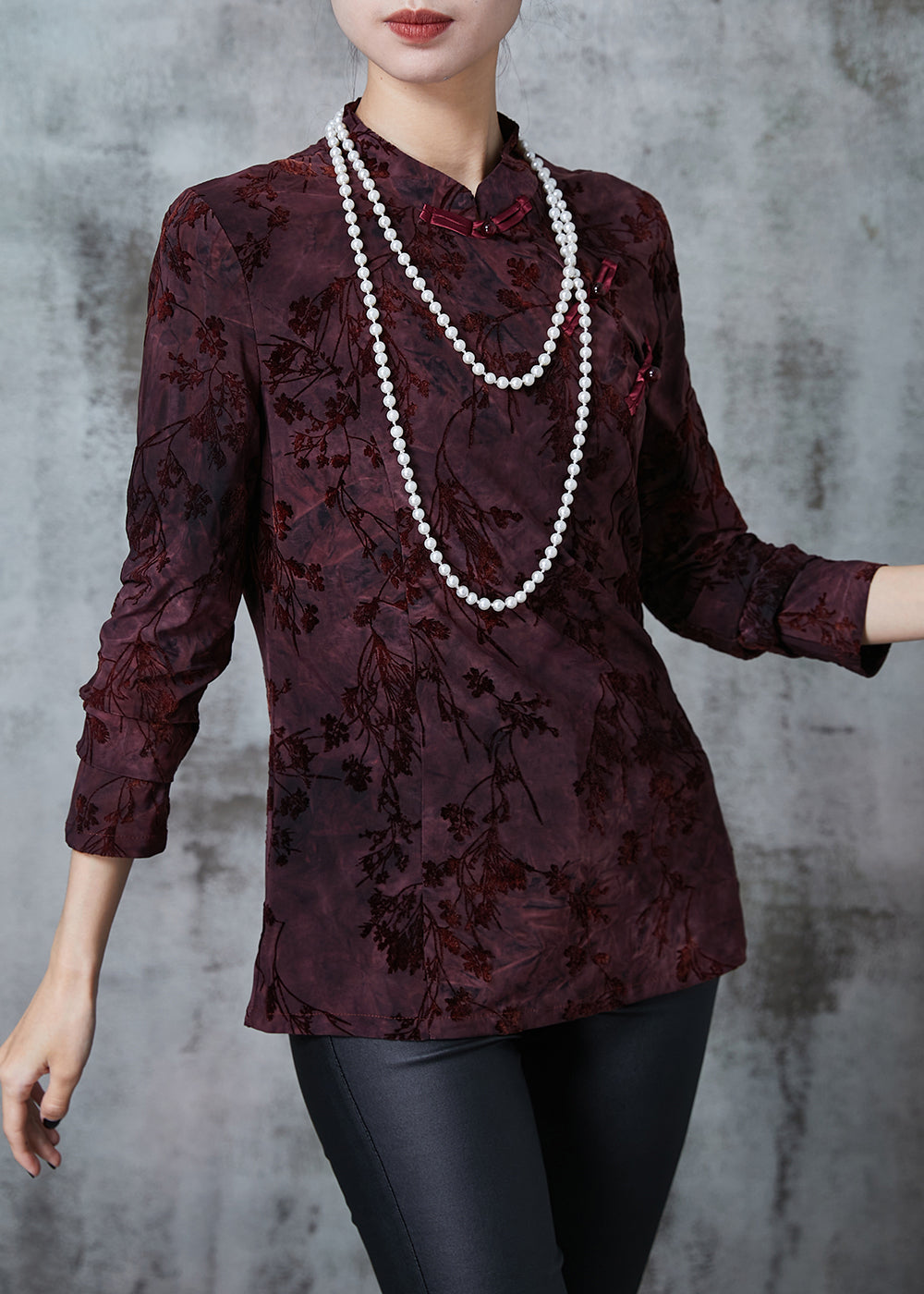 Effortlessly Elegant Top with a Timeless Design