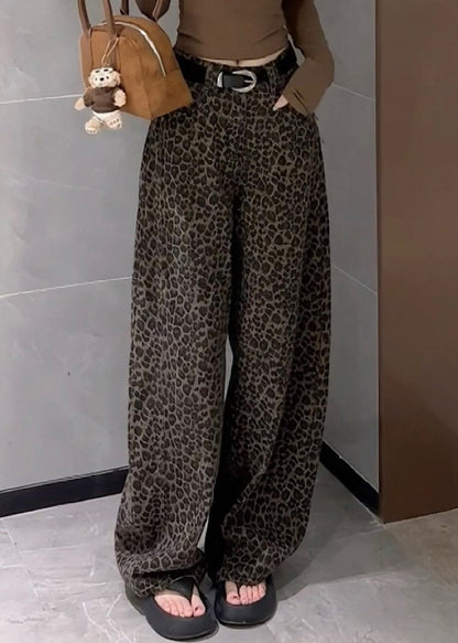 Effortlessly Elegant Pants with a Timeless Design