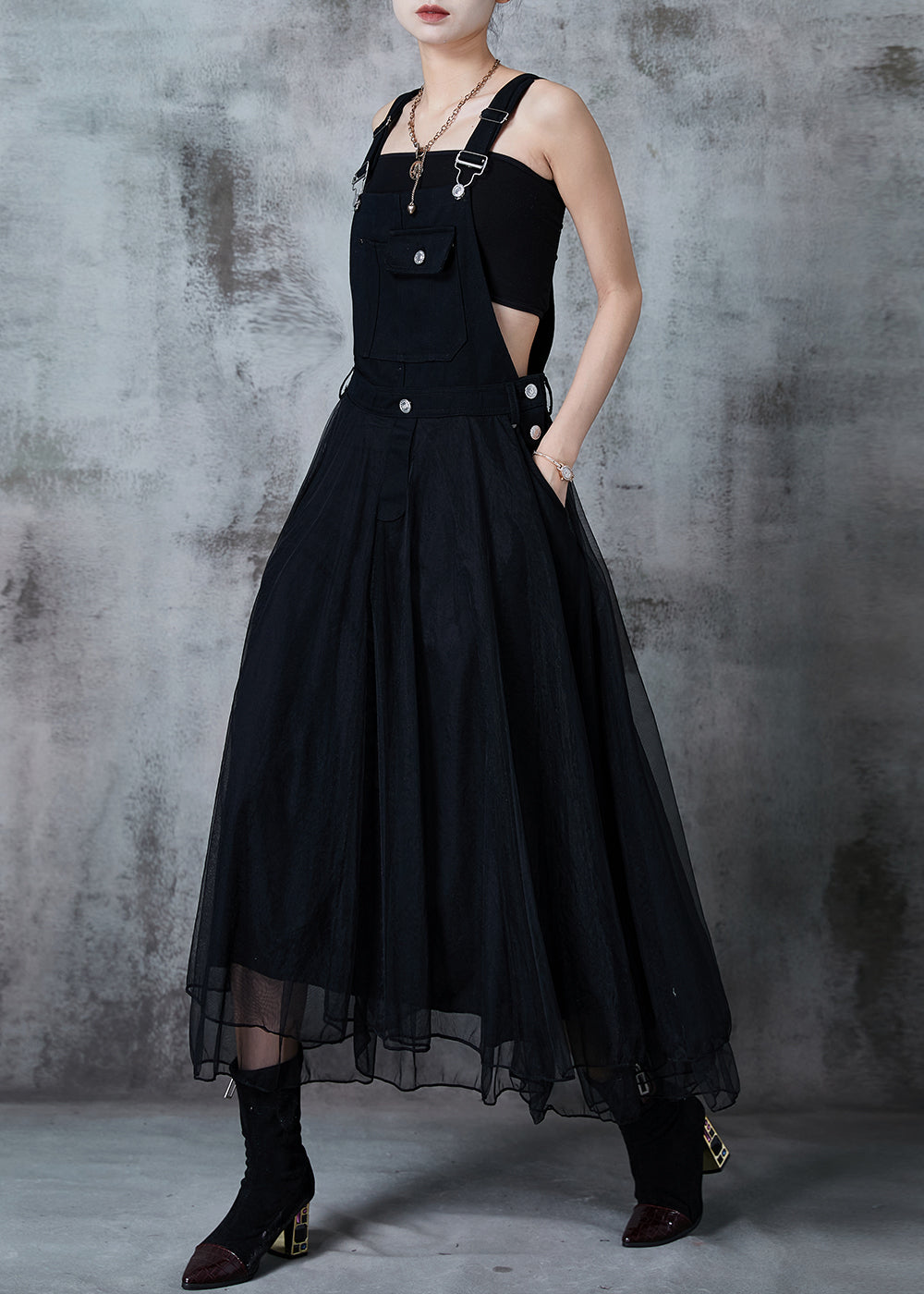 Well Tailored Dress with a Graceful Silhouette