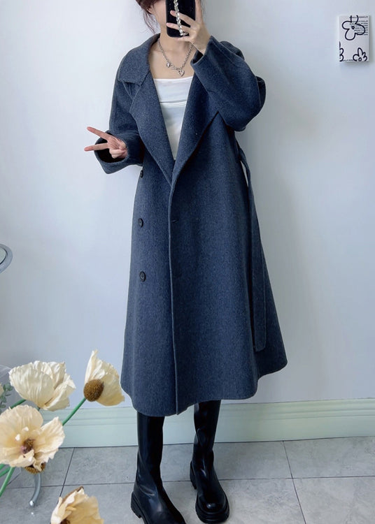 Well Tailored Coat with a Graceful Silhouette