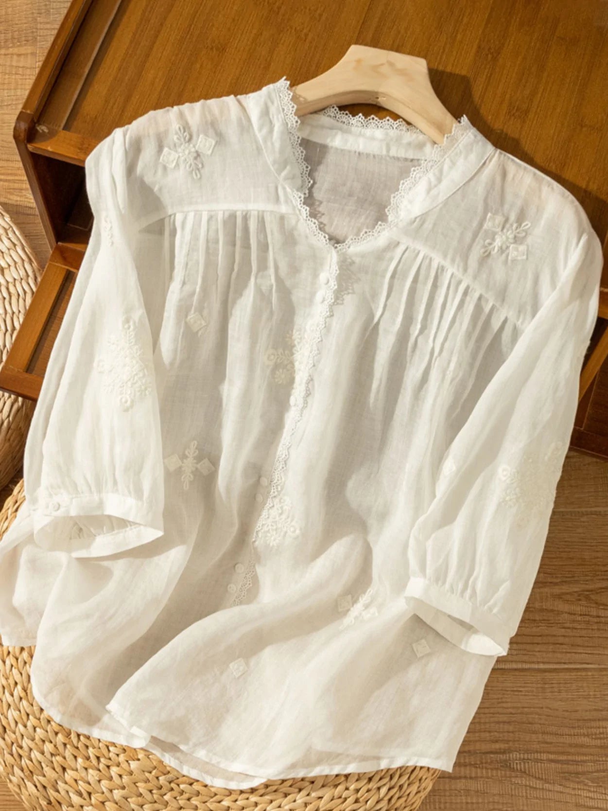 Well Tailored Shirt with a Graceful Silhouette
