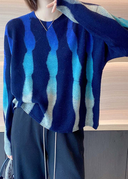 Classic Vintage Sweater with a Flattering Fit