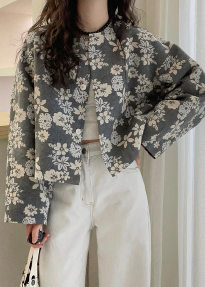 Effortlessly Elegant Jacket with a Timeless Design