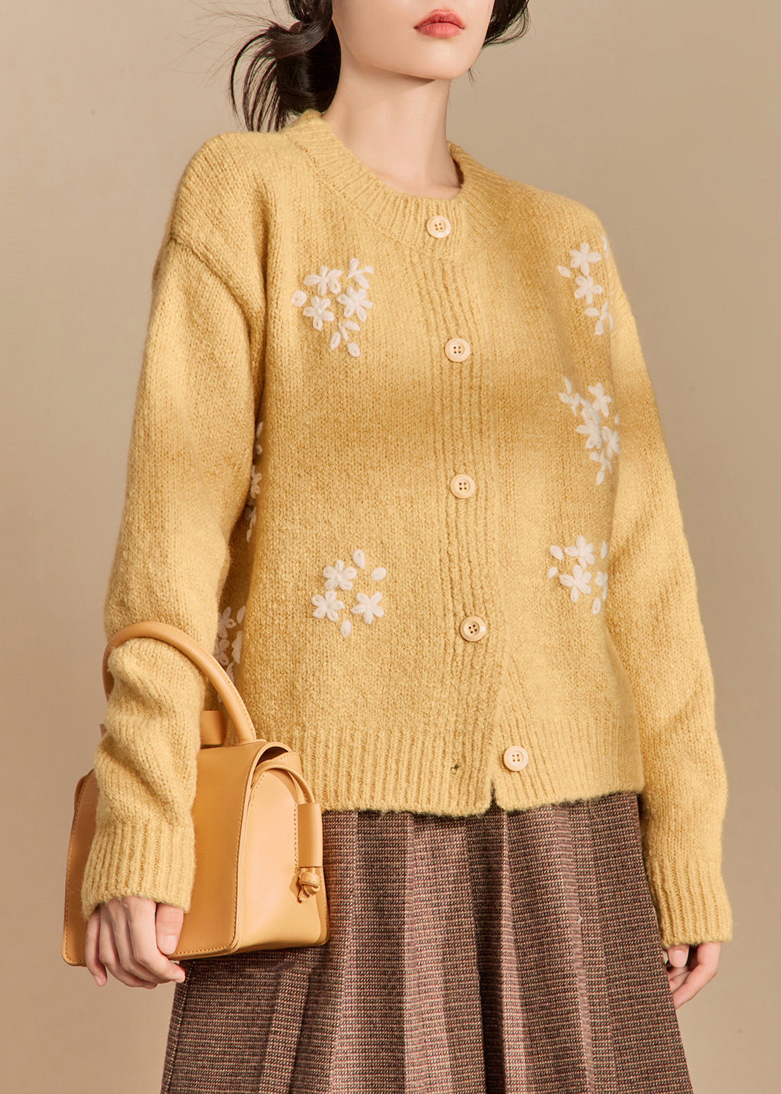 Effortlessly Elegant Cardigan with a Timeless Design