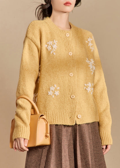 Effortlessly Elegant Cardigan with a Timeless Design
