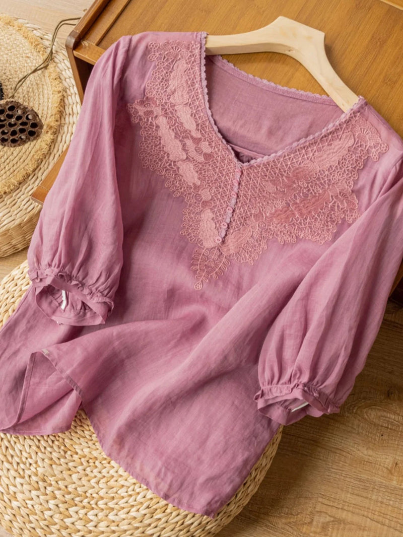 Well Tailored Top with a Graceful Silhouette