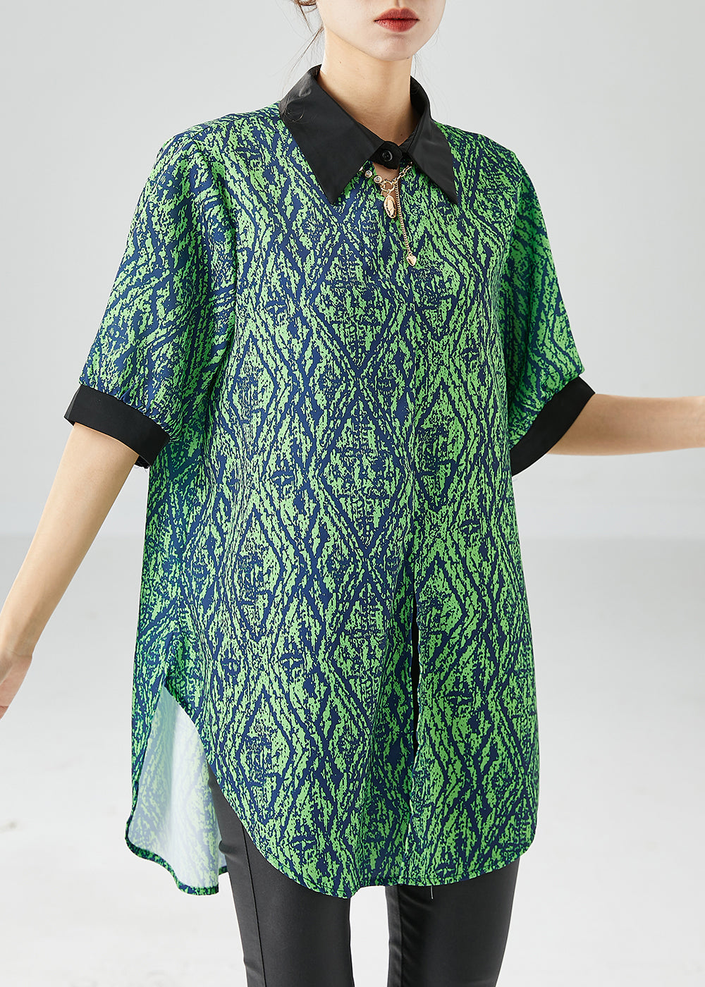 Effortlessly Elegant Top with a Timeless Design