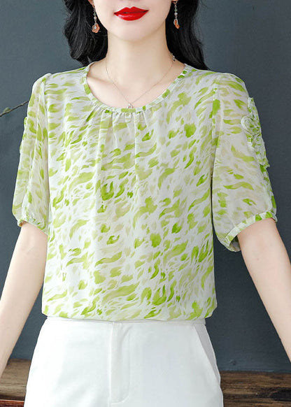 Classic Vintage Shirt with a Flattering Fit