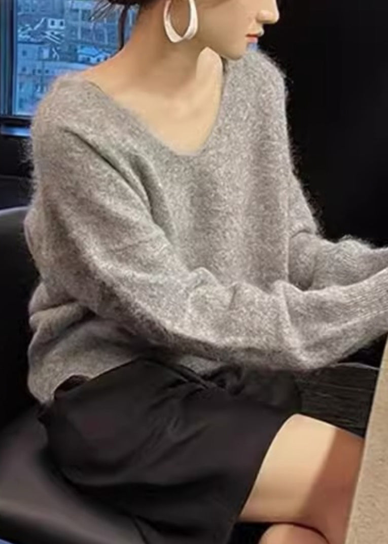 Well Tailored Sweater with a Graceful Silhouette