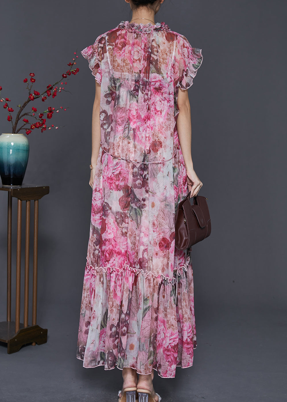 Beautifully Finished Dress in a Timeless Design