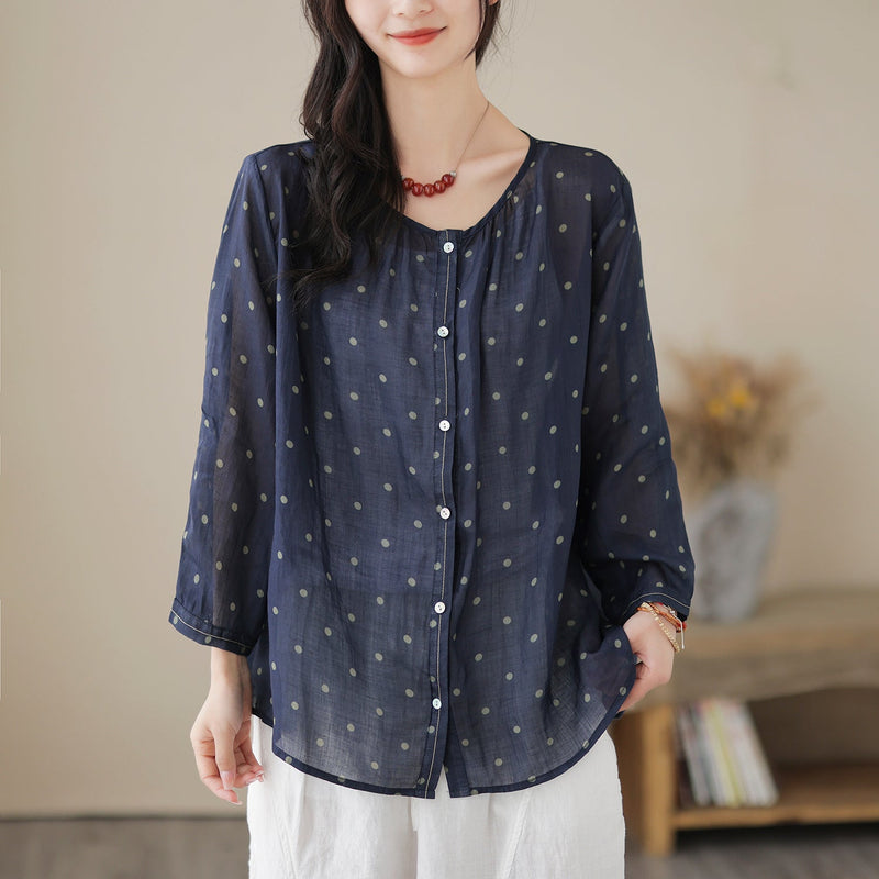 Well Tailored Blouse with a Graceful Silhouette