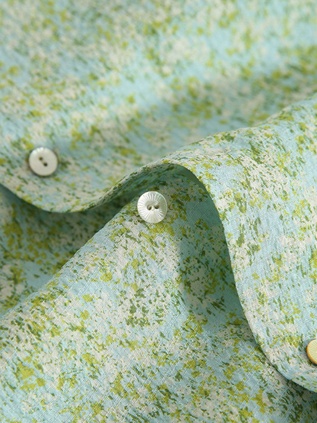 Well Tailored Shirt with a Graceful Silhouette