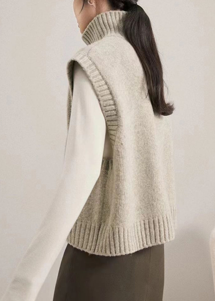 Well Tailored Coat with a Graceful Silhouette