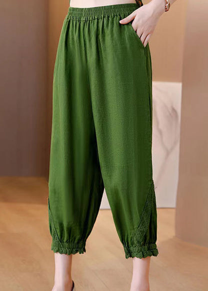 Effortlessly Elegant Pants with a Timeless Design