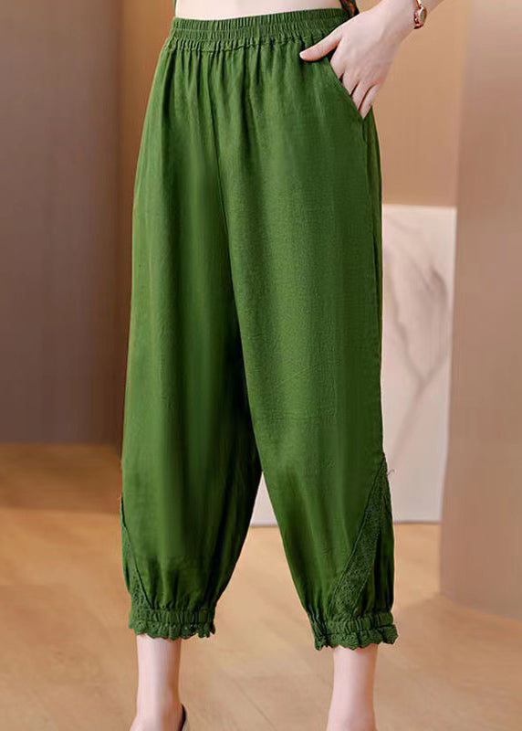 Effortlessly Elegant Pants with a Timeless Design