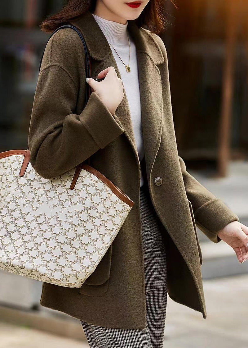 Effortlessly Elegant Coat with a Timeless Design