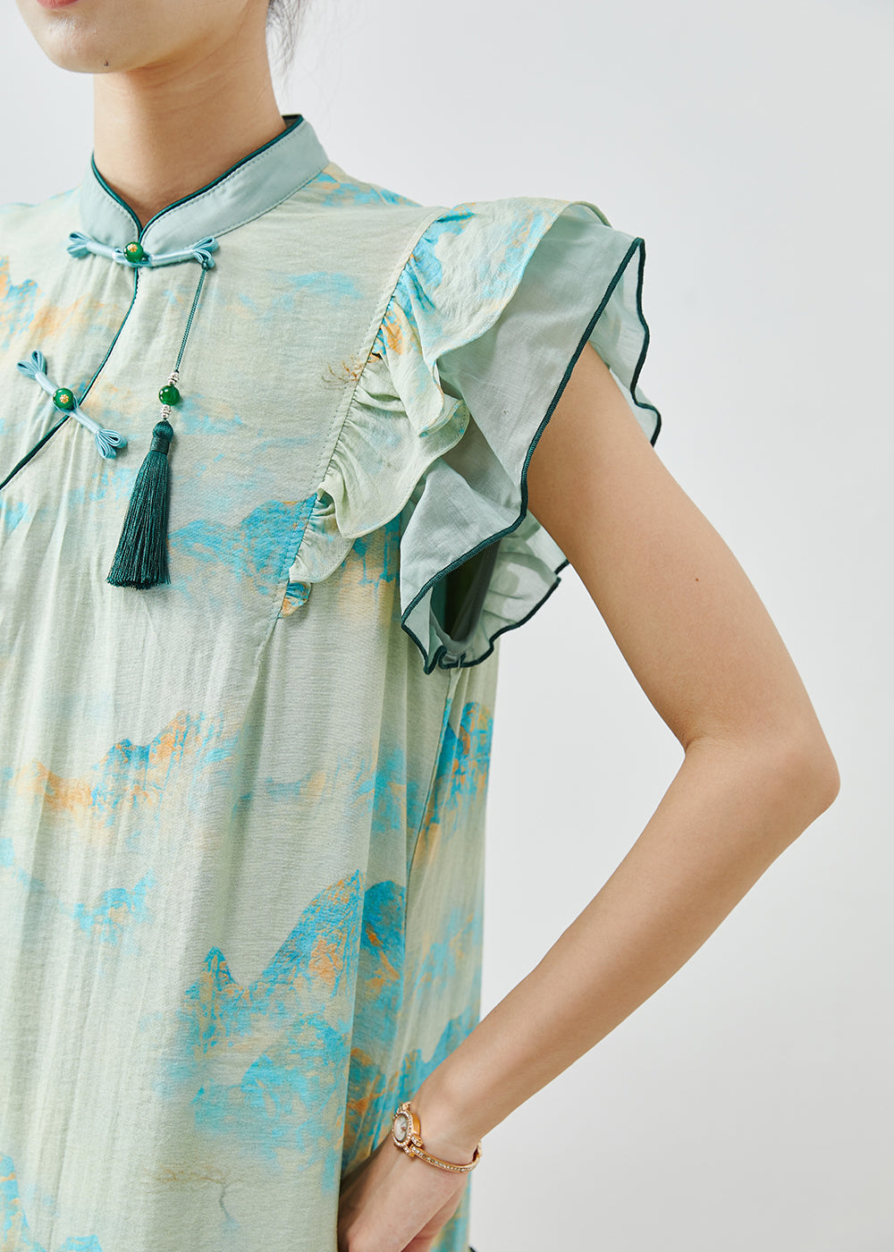 Beautifully Finished Dress in a Timeless Design