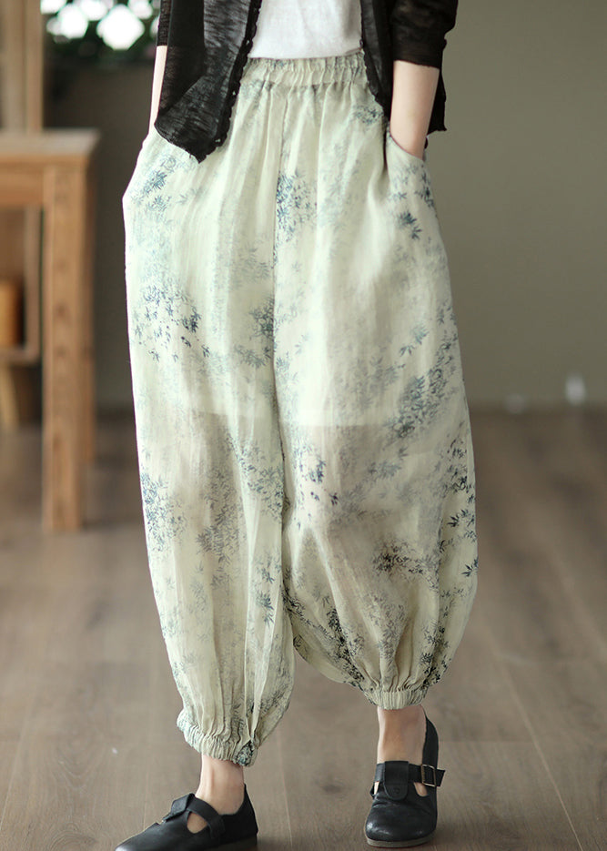 Effortlessly Elegant Pants with a Timeless Design