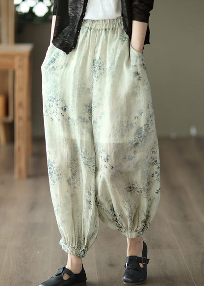 Effortlessly Elegant Pants with a Timeless Design