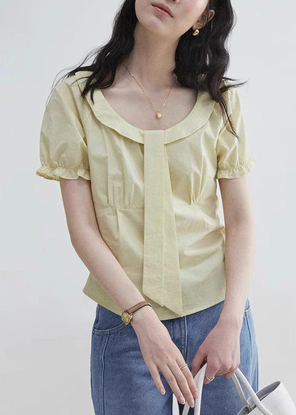 Effortlessly Elegant Blouse with a Timeless Design
