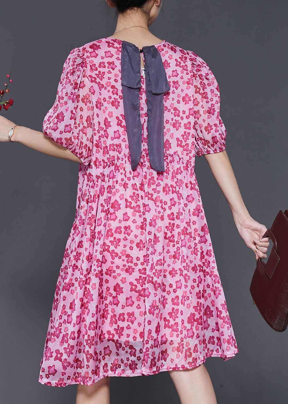 Effortlessly Elegant Dress with a Timeless Design