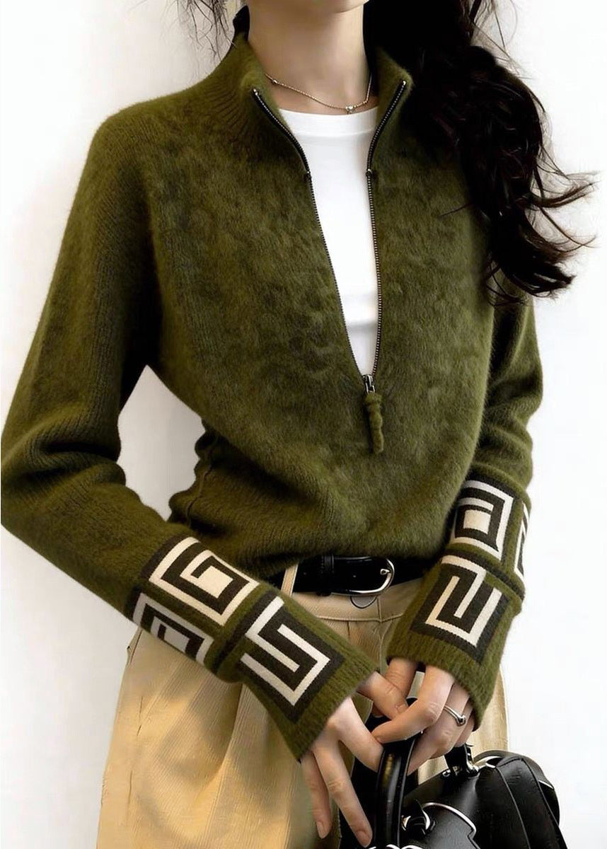 Classic Vintage Sweater with a Flattering Fit