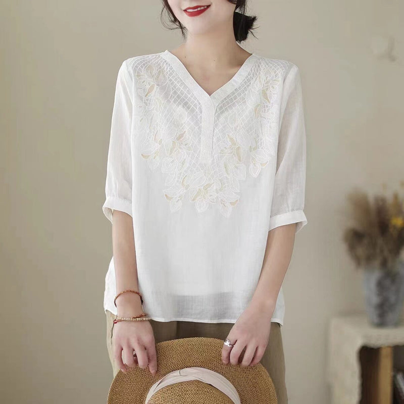 Effortlessly Elegant T-Shirt with a Timeless Design