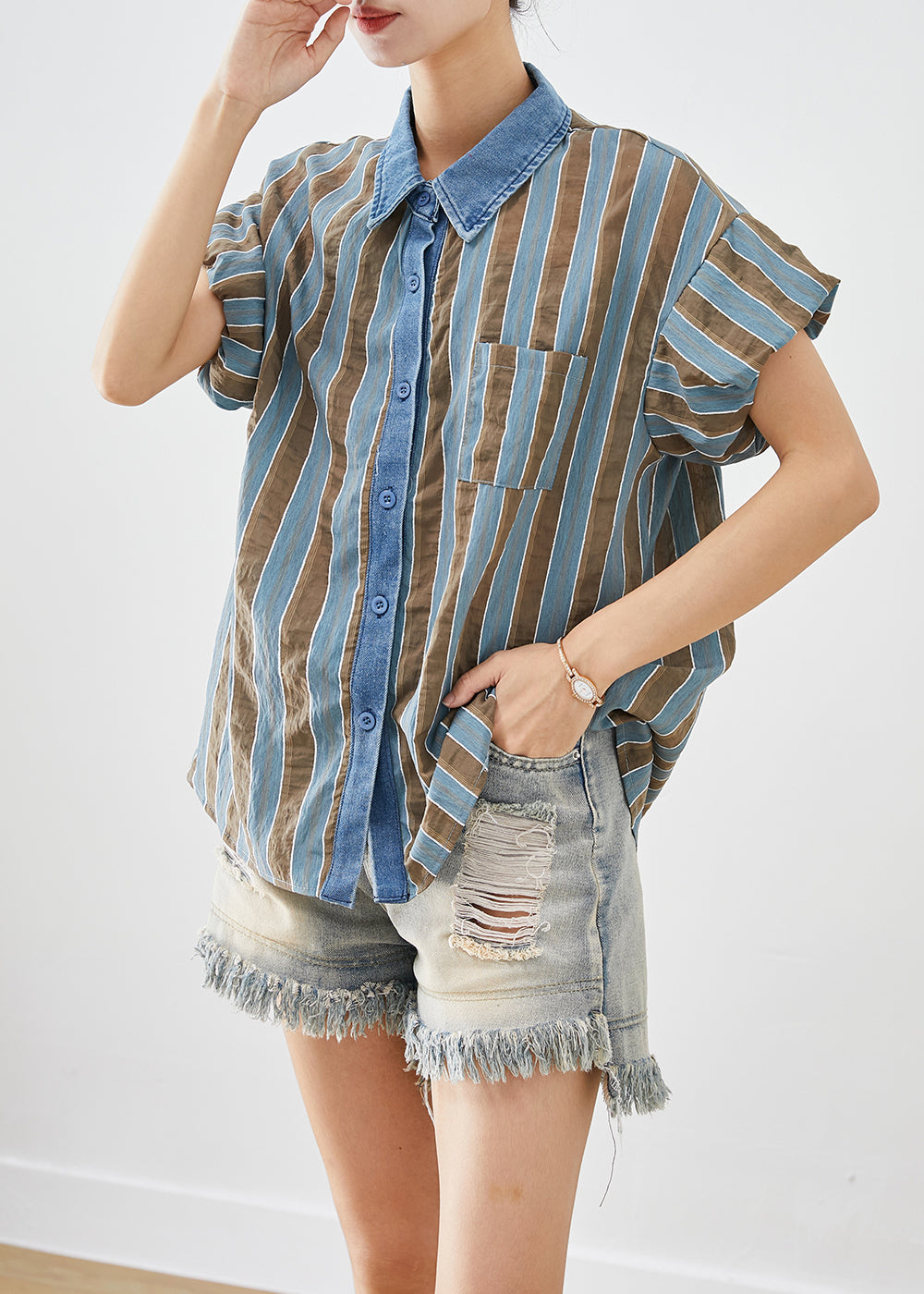 Classic Vintage Shirt with a Flattering Fit