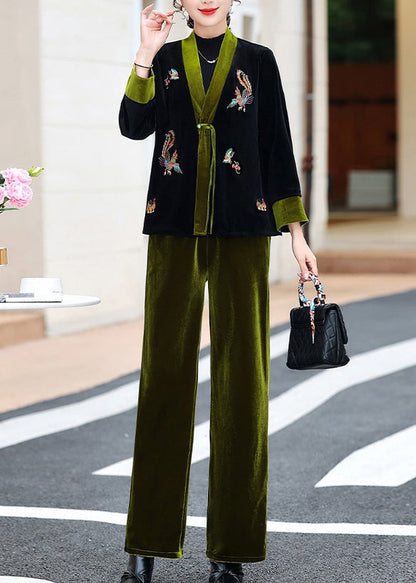 Effortlessly Elegant Pants with a Timeless Design
